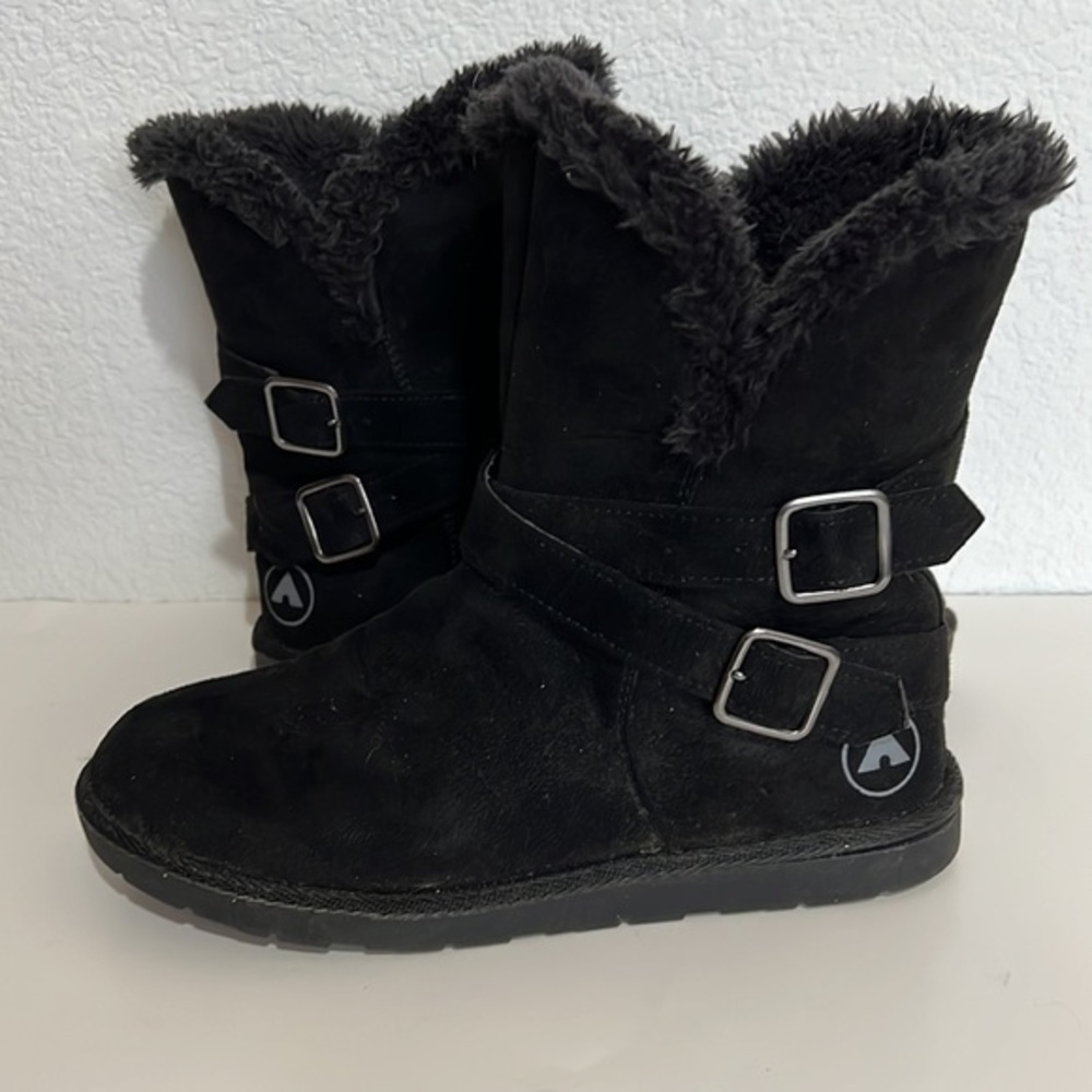 Airwalk Black Faux Suede Faux Fur Lined Slip On Boots Silver Double Side Buckles